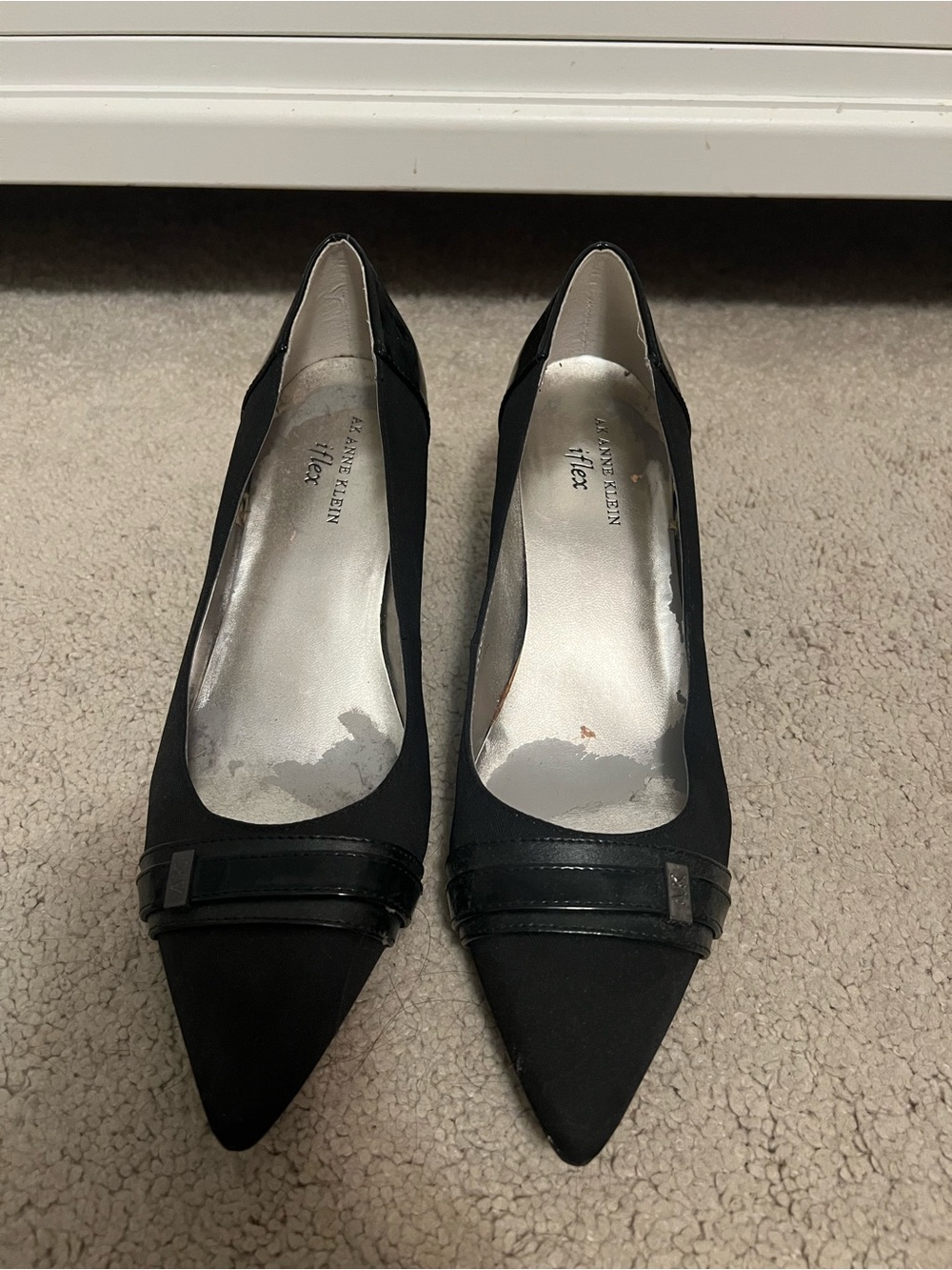 Black Pointed Toe Heels with Band Detail